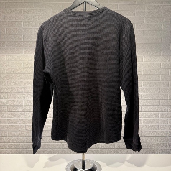 Hollister Must-Have Collection Mens Black Waffle Knit Long Sleeve T-Shirt - Picture 2 of 4